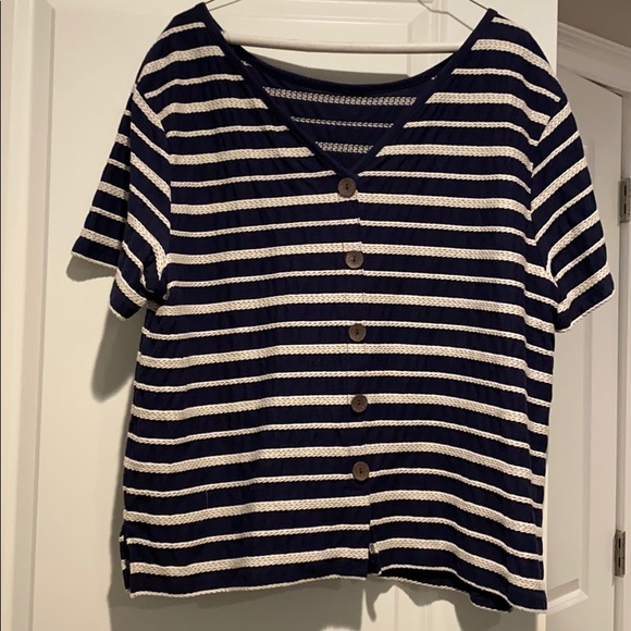 Old Navy women’s blouse - Picture 2 of 2